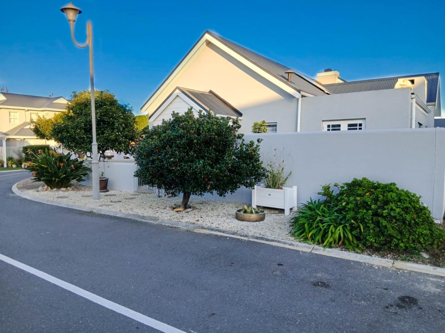 2 Bedroom Property for Sale in Sandbaai Western Cape